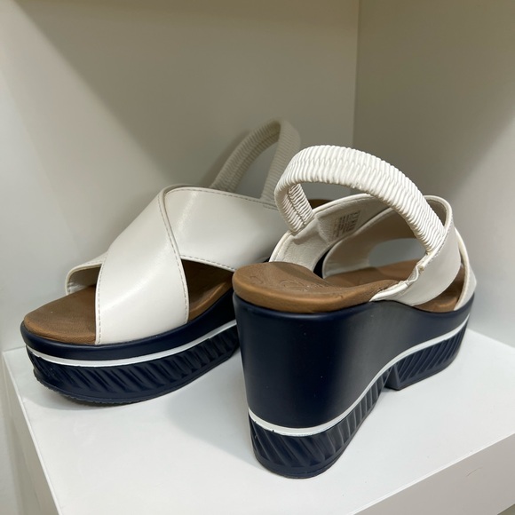 Sketchers Livin’ Dream Collection Cali Shoes - White and Blue - Picture 3 of 5